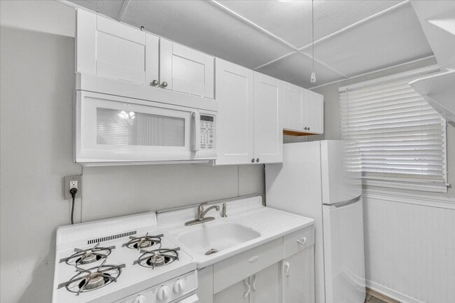 Building Photo - Cozy 1 bedroom/1 bath off of Ferguson