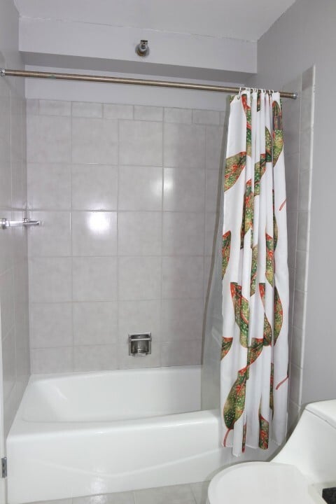 Building Photo - 512 N McClurg Ct