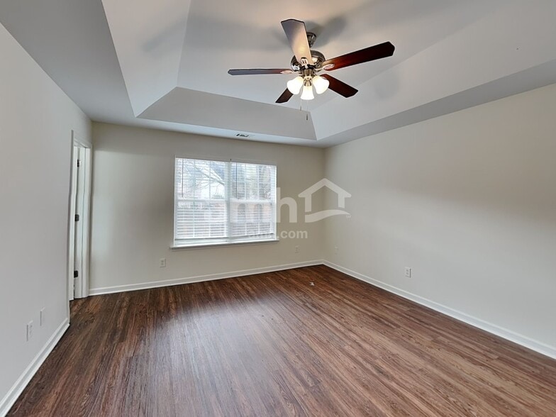 Building Photo - 2026 Oakbluff Way SW