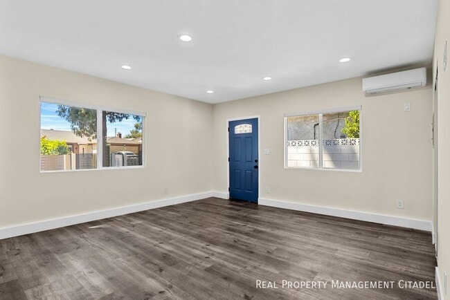 Building Photo - 13050 1/2 W Tonopah St-