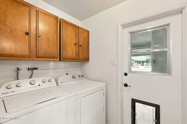 Building Photo - 6839 E Montecito Ave