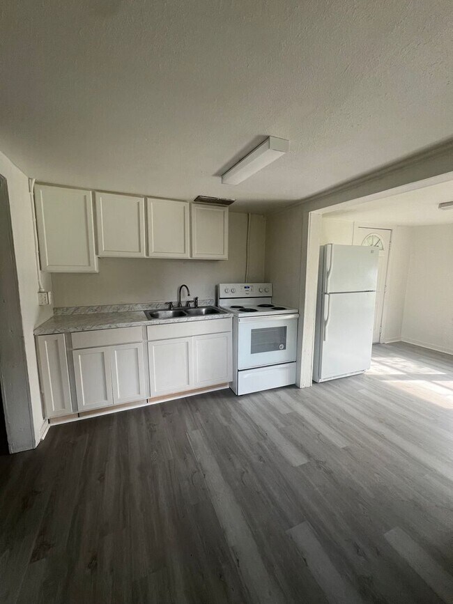 Building Photo - Section 8 Accepted