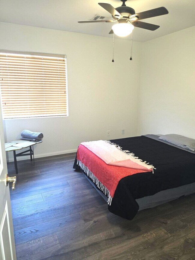 Building Photo - Firewood/ 3 Bedroom Furnished