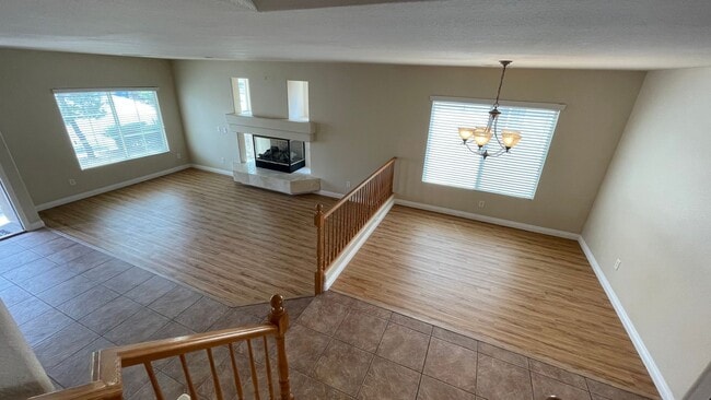 Building Photo - 2 STORY, 2,729 SQ FT HOME, 4 BEDROOMS, 3 BATHROOMS, A LOFT AND A 2 CAR GARAGE IN HENDERSON