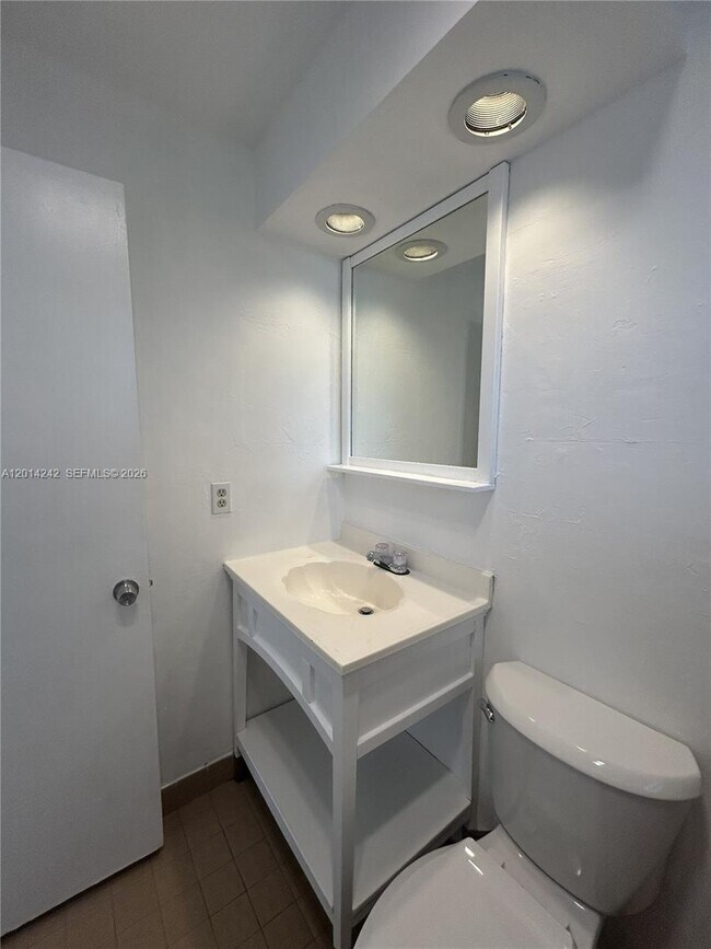 Building Photo - 6804 SW 37th St