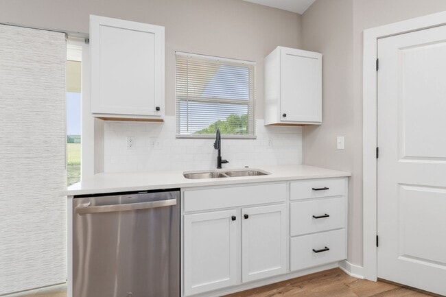 Building Photo - 2121 E Elk Rdg Ave