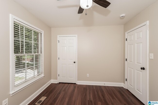 Building Photo - 305 Russet Cove Cir