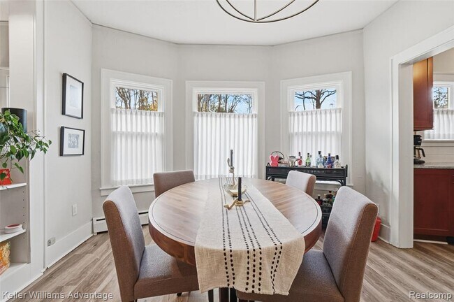 Building Photo - 101 Base Line Rd