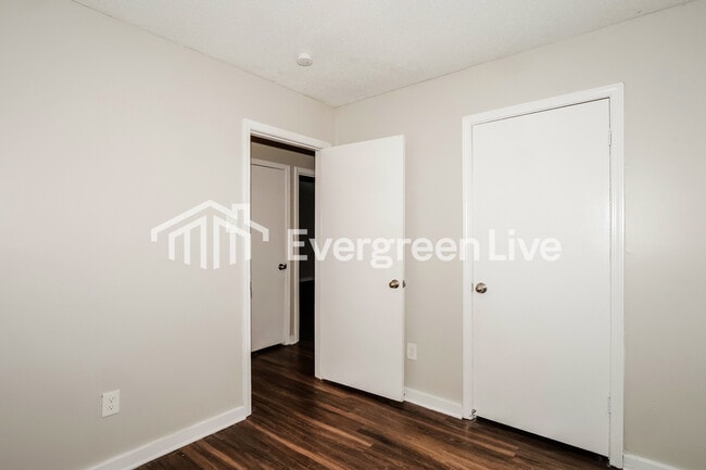 Building Photo - 3325 Cedar Springs Dr