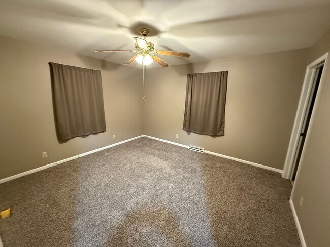 Building Photo - Single family home for rent close to hospital and I-29