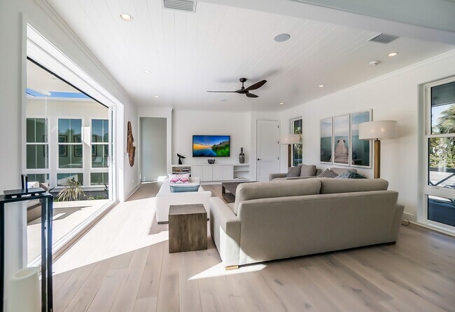 Building Photo - 270 Revels Ct