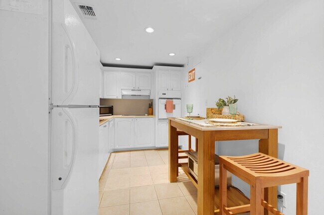 Building Photo - 3801 S Ocean Dr