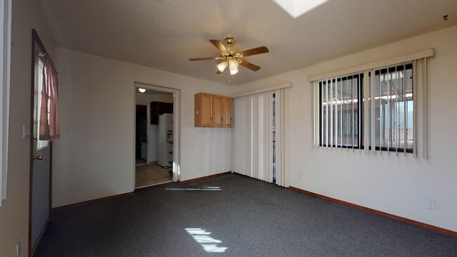 Building Photo - UPTOWN 3/BD 2/BA 1/CP WORKSHOP
