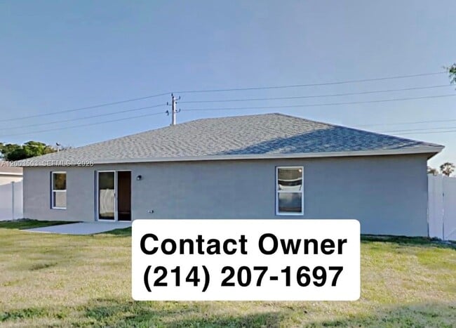 Building Photo - 2011 SW Del Rio Blvd