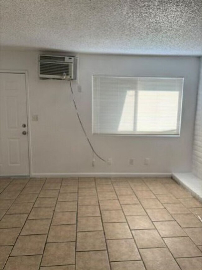 Building Photo - 828 Astor Dr