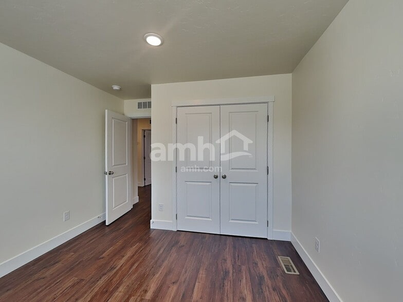 Building Photo - 11482 W Mesquite St