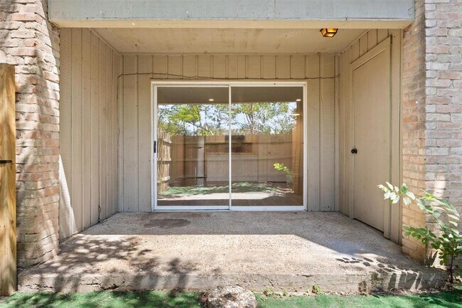 Building Photo - 620 S 1st St