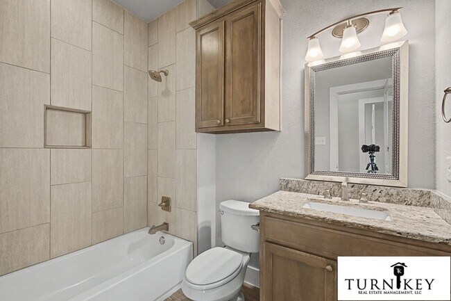 Building Photo - 8037-8039 Arbor