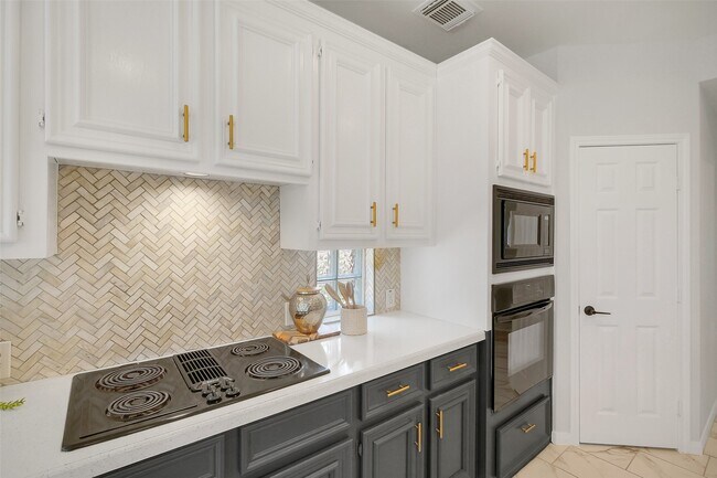 Building Photo - 7015 Timber Edge Ln