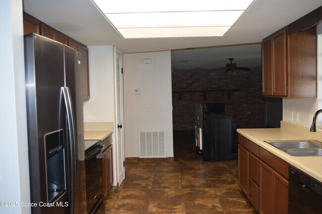 Building Photo - 326 Decordre Rd SE