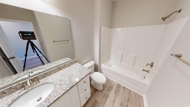 Building Photo - 86 Racquet Club Dr