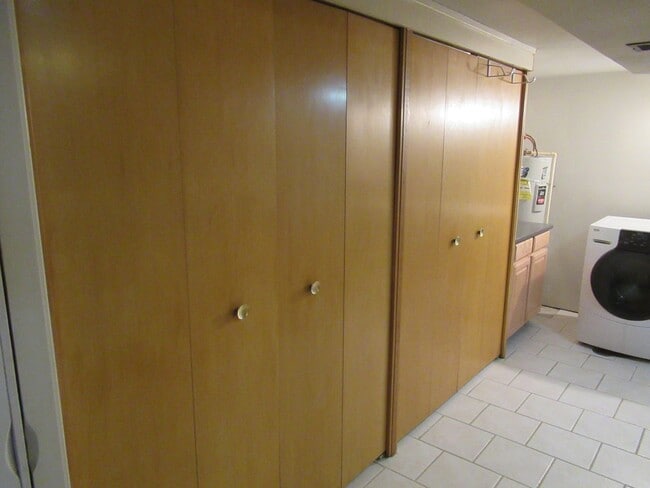 Building Photo - Mid-Century Four Bedroom in Candalaria