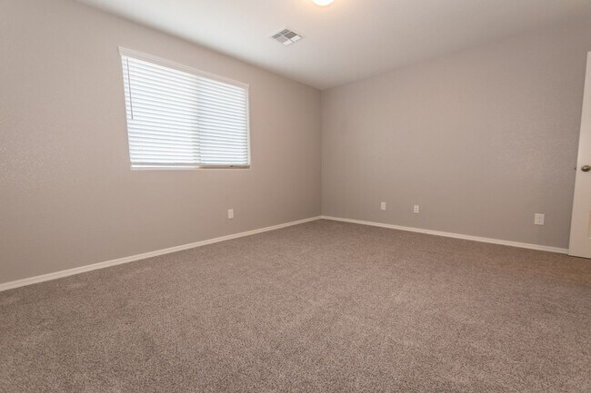 Building Photo - Beautiful 2-Story Home, 5 Bedroom, 3 Full ...