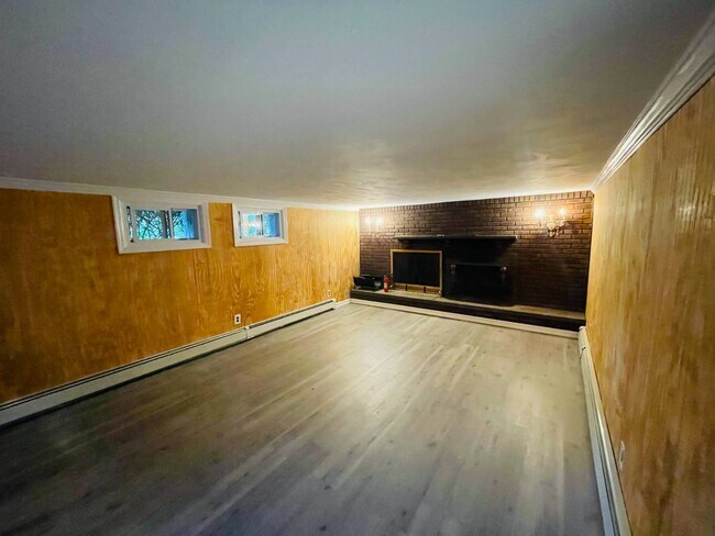 Building Photo - 146 Woolsey Ave