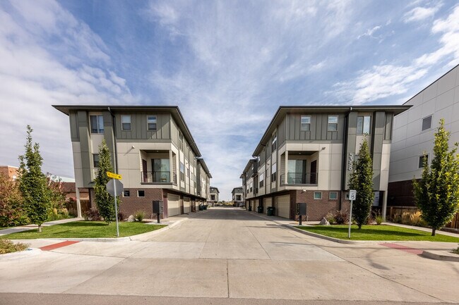 Building Photo - 5409 Allison St