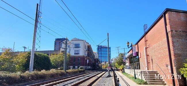 Building Photo - 115 E Park Ave