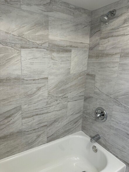 Building Photo - 1400 Carol St