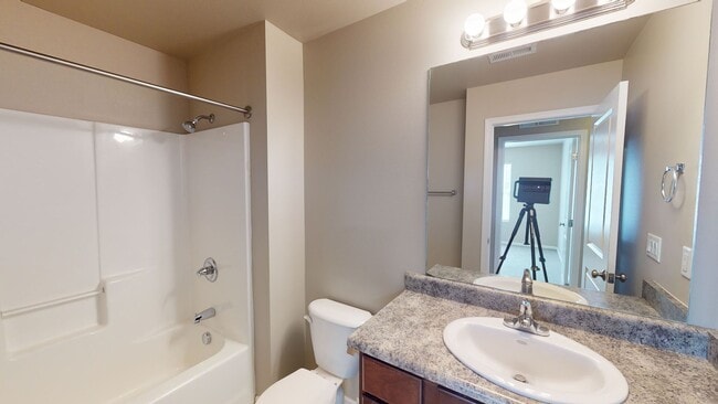 Building Photo - Ankeny 3 Bedroom Townhome Available Novemb...