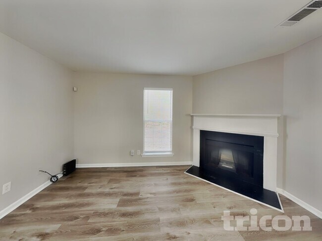 Building Photo - 10587 Village Trail