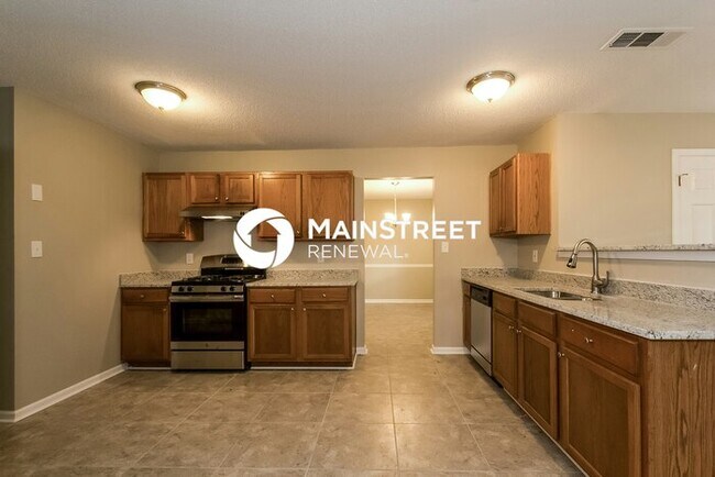 Building Photo - 4 Bedroom Pet-Friendly Home in Douglasville, GA with Main Street Renewal