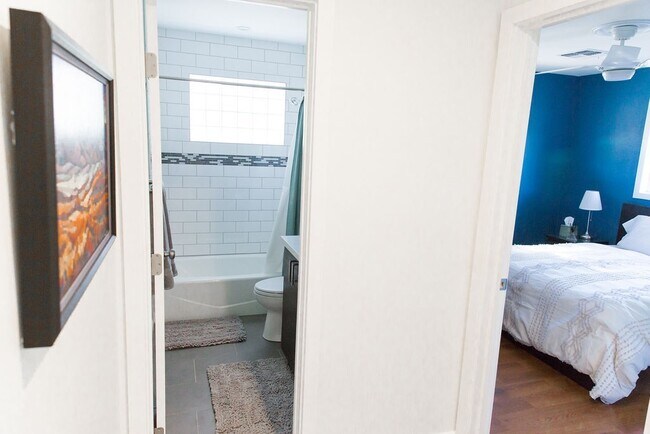 Building Photo - Gorgeous Fully Furnished 3 Bd 2 Bath Vacation Home!