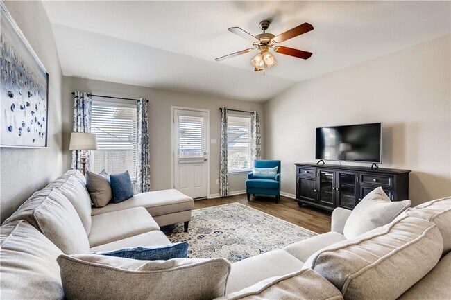 Building Photo - 2416 Ericanna Ln