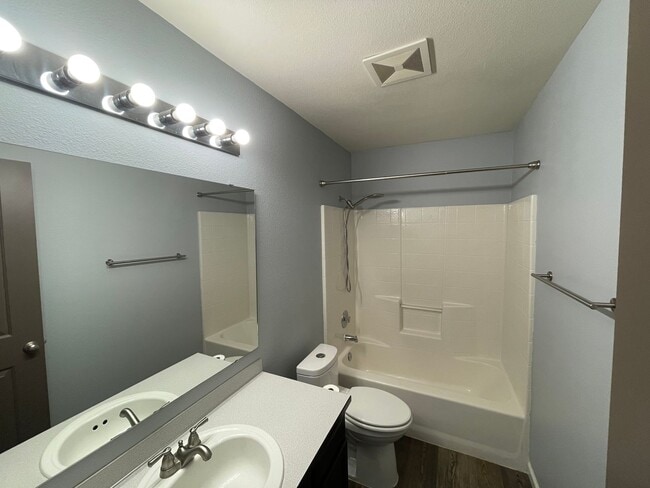 Building Photo - Charming 3 Bed/2 Bath Rambler in NE Tacoma — Cul-de-Sac Living with a Fenced Yard