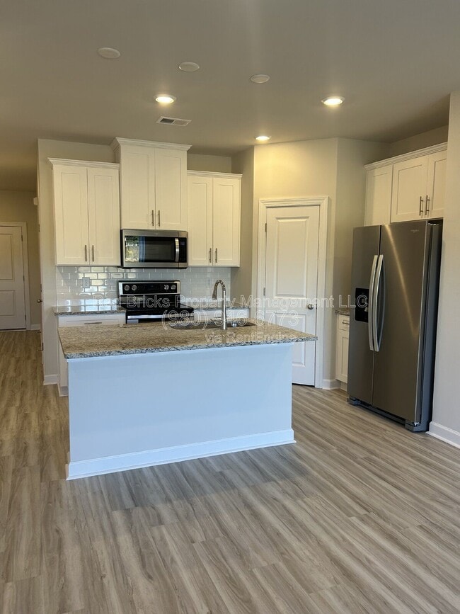 Building Photo - 1816 Braemar Vlg Dr