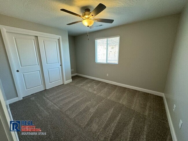 Building Photo - River Trail Townhome
