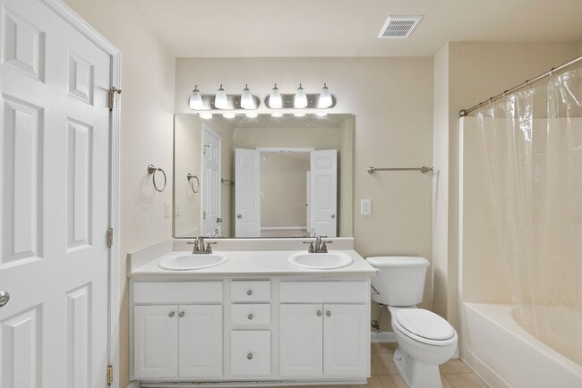 Building Photo - 516 Walnut Woods Dr