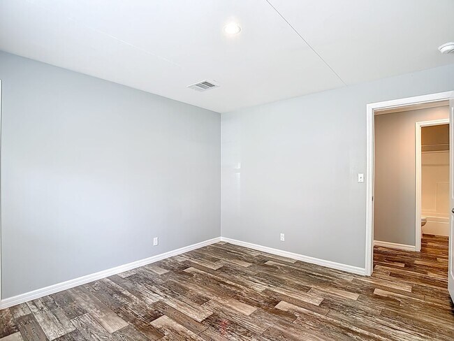 Building Photo - 7158 Sunnyside Dr