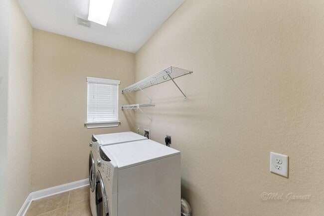 Building Photo - 6114 Brookmall Dr