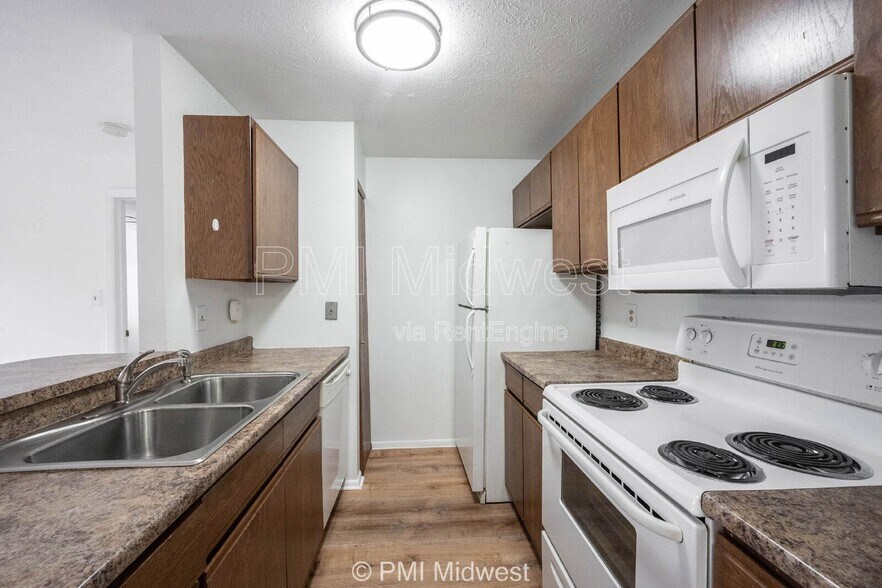 Building Photo - 4291 Village Pkwy Cir W