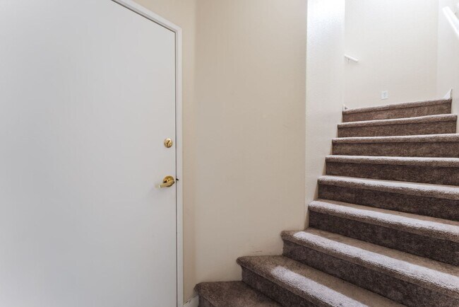 Building Photo - Gated Community  Townhome  2 bedroom, 2 ba...