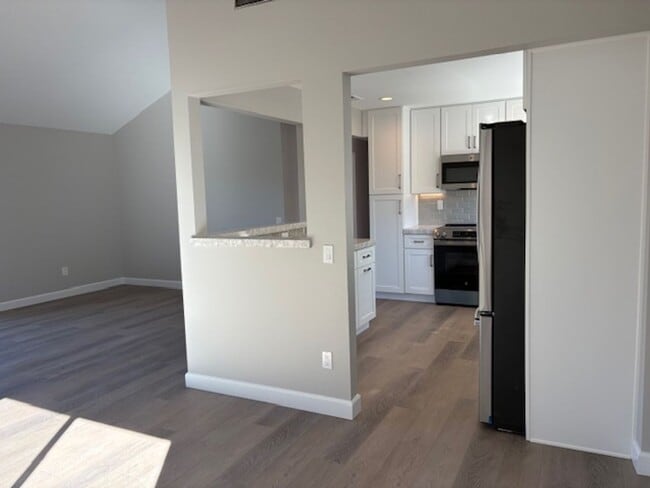 Building Photo - Remodeled Oaks North View Condo