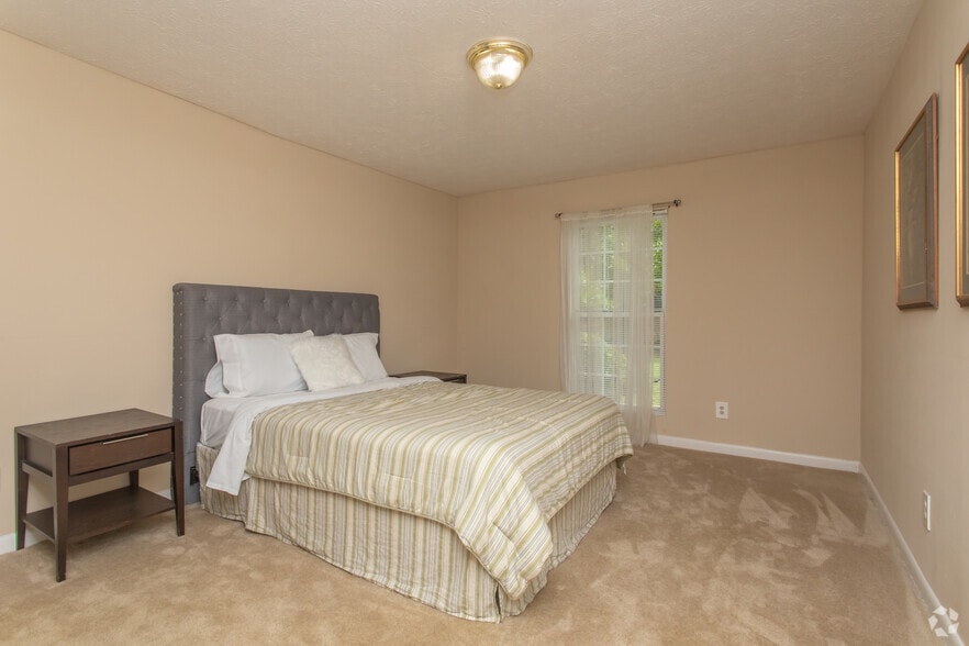 2BR, 2BA - 1000SF - The Reserve at Brookhaven