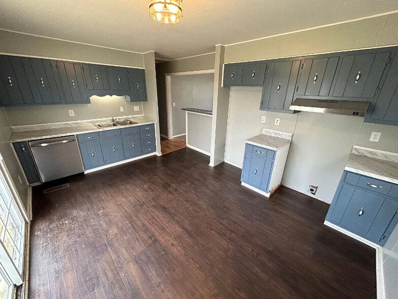 Building Photo - 84 Silver Dr