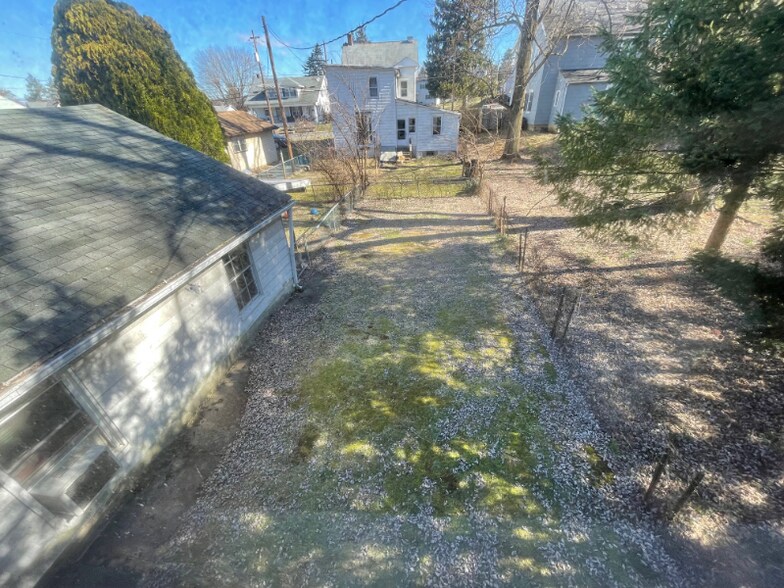 Building Photo - 2438 S 5th St