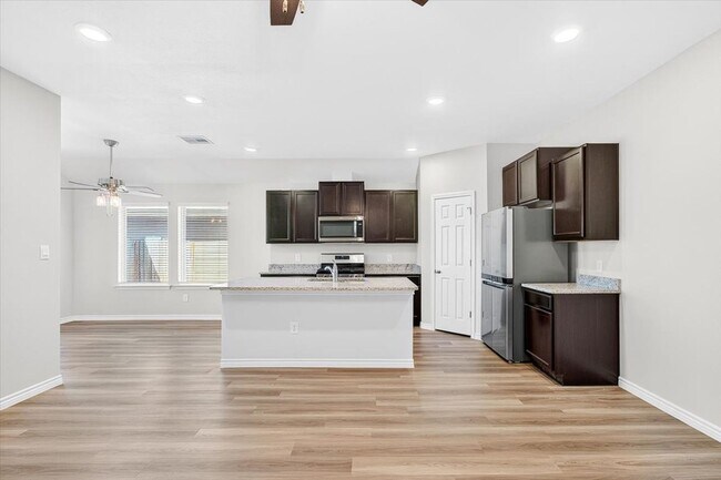 Building Photo - 1626 Comfy Wy