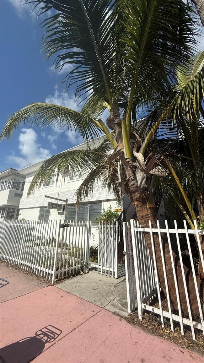 Building Photo - 8132 Harding Ave